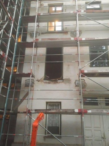 Balkon ohne Fenster und Balkon